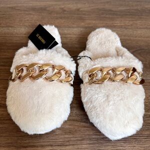 NWT Forever 21 Cream Faux Fur Slippers w/ Gold Chain Size Medium